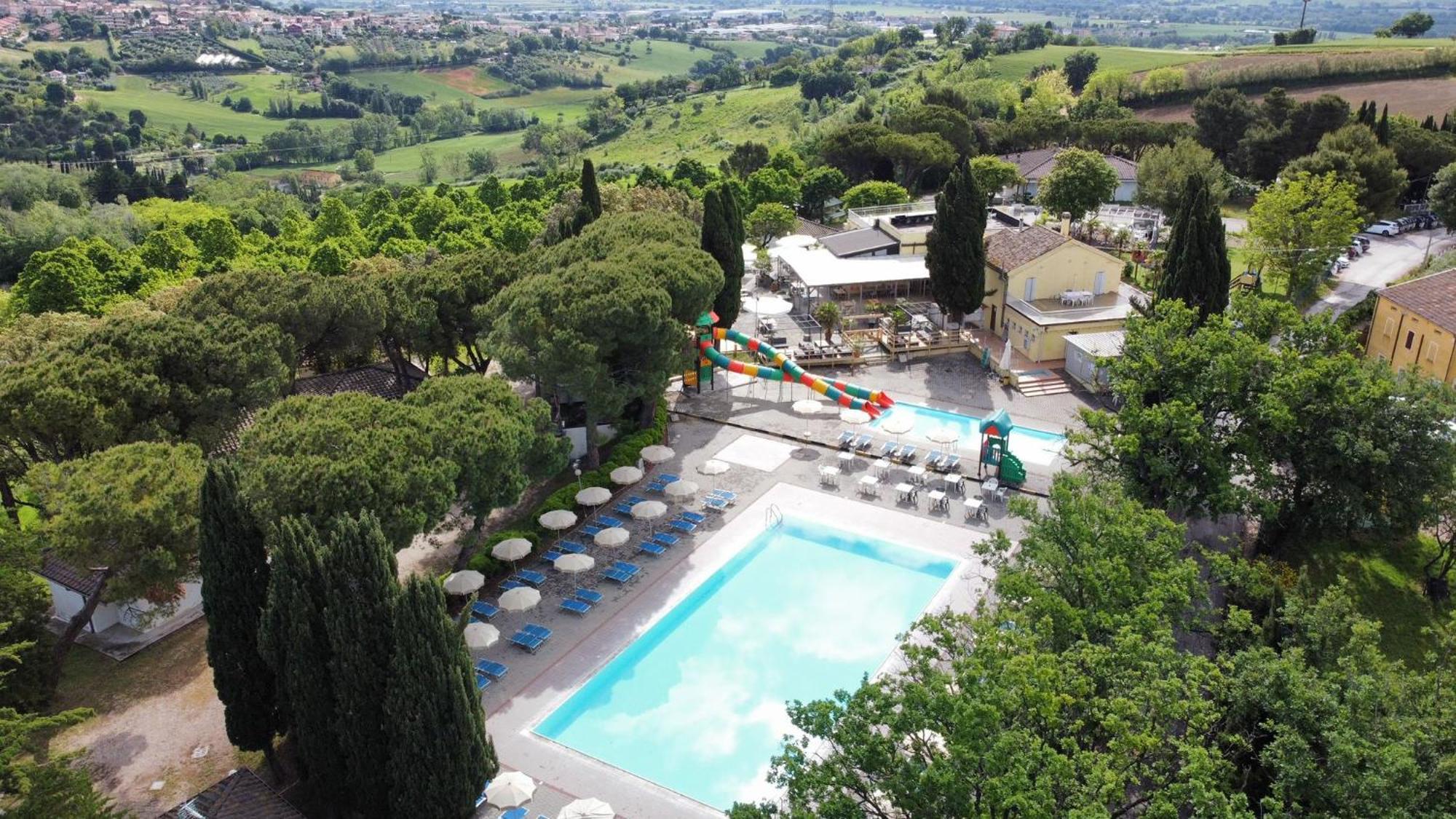 Camping Village Mar Y Sierra San Costanzo Bagian luar foto