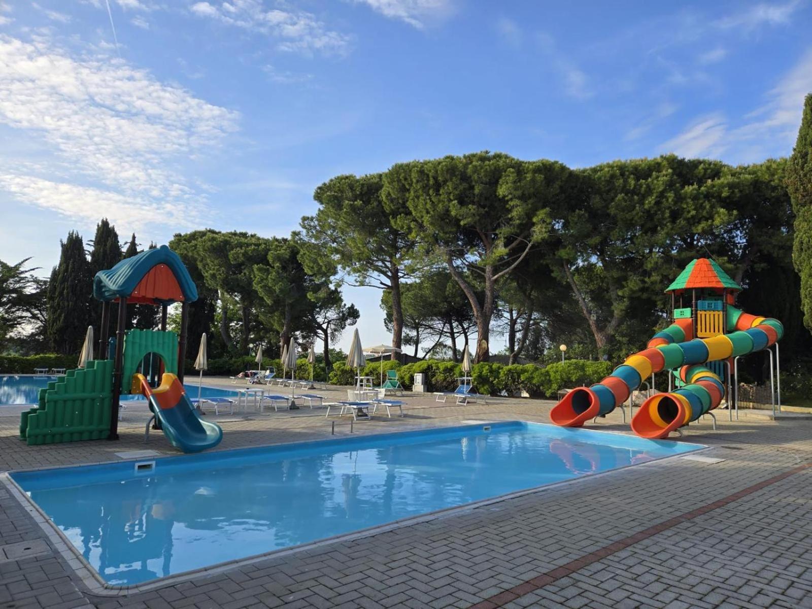 Camping Village Mar Y Sierra San Costanzo Bagian luar foto