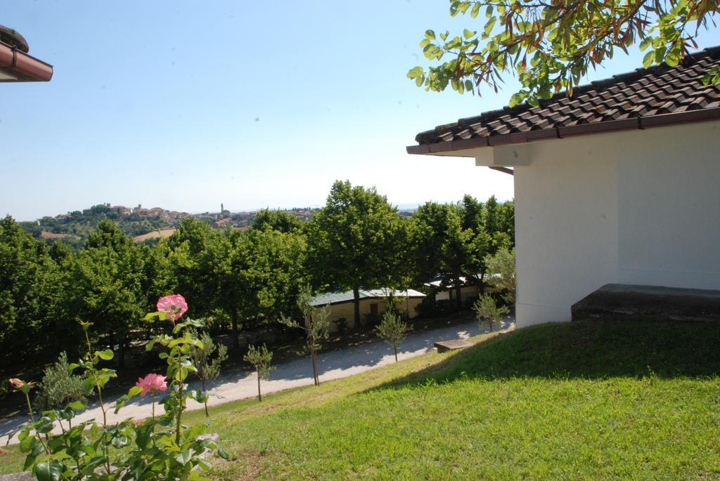 Camping Village Mar Y Sierra San Costanzo Bagian luar foto