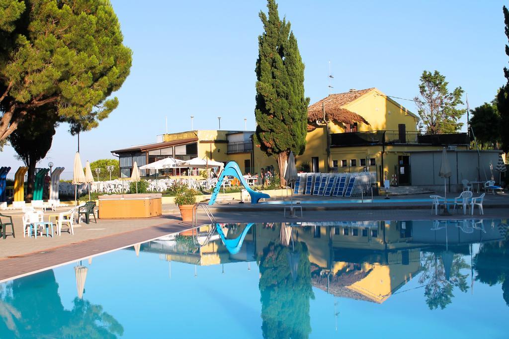 Camping Village Mar Y Sierra San Costanzo Bagian luar foto