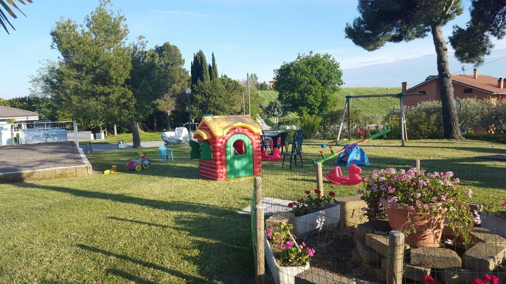 Camping Village Mar Y Sierra San Costanzo Bagian luar foto