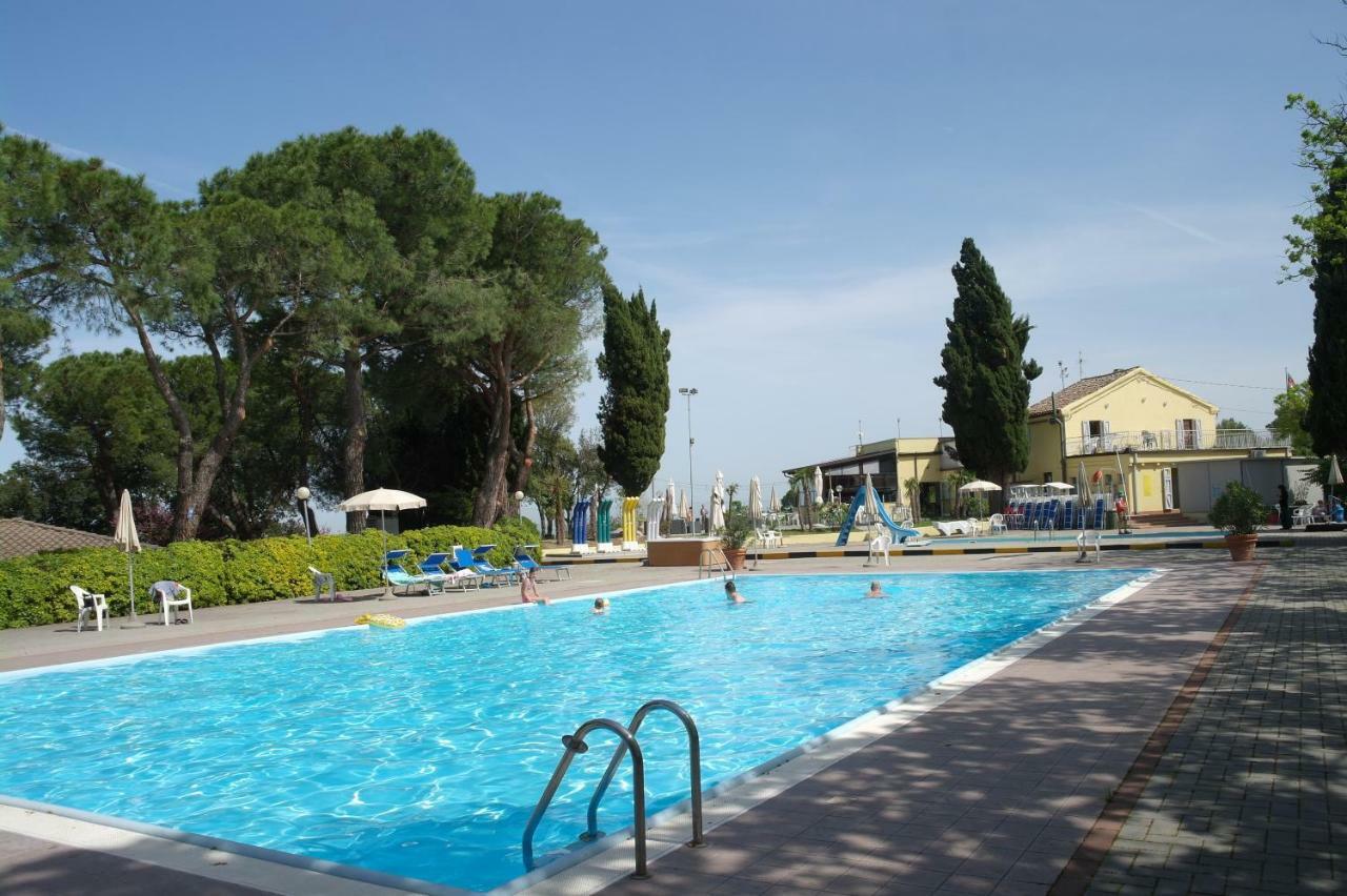Camping Village Mar Y Sierra San Costanzo Bagian luar foto