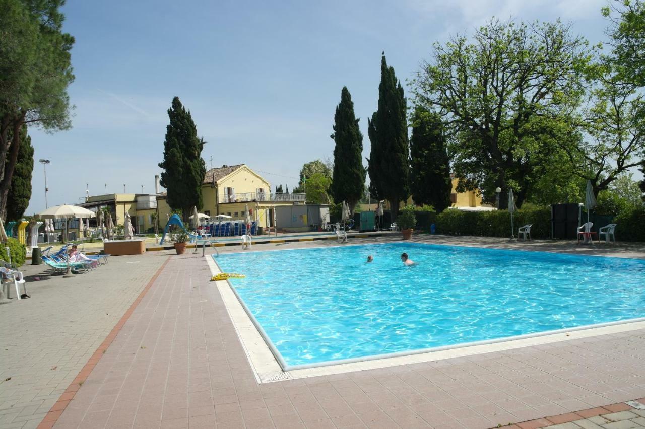 Camping Village Mar Y Sierra San Costanzo Bagian luar foto